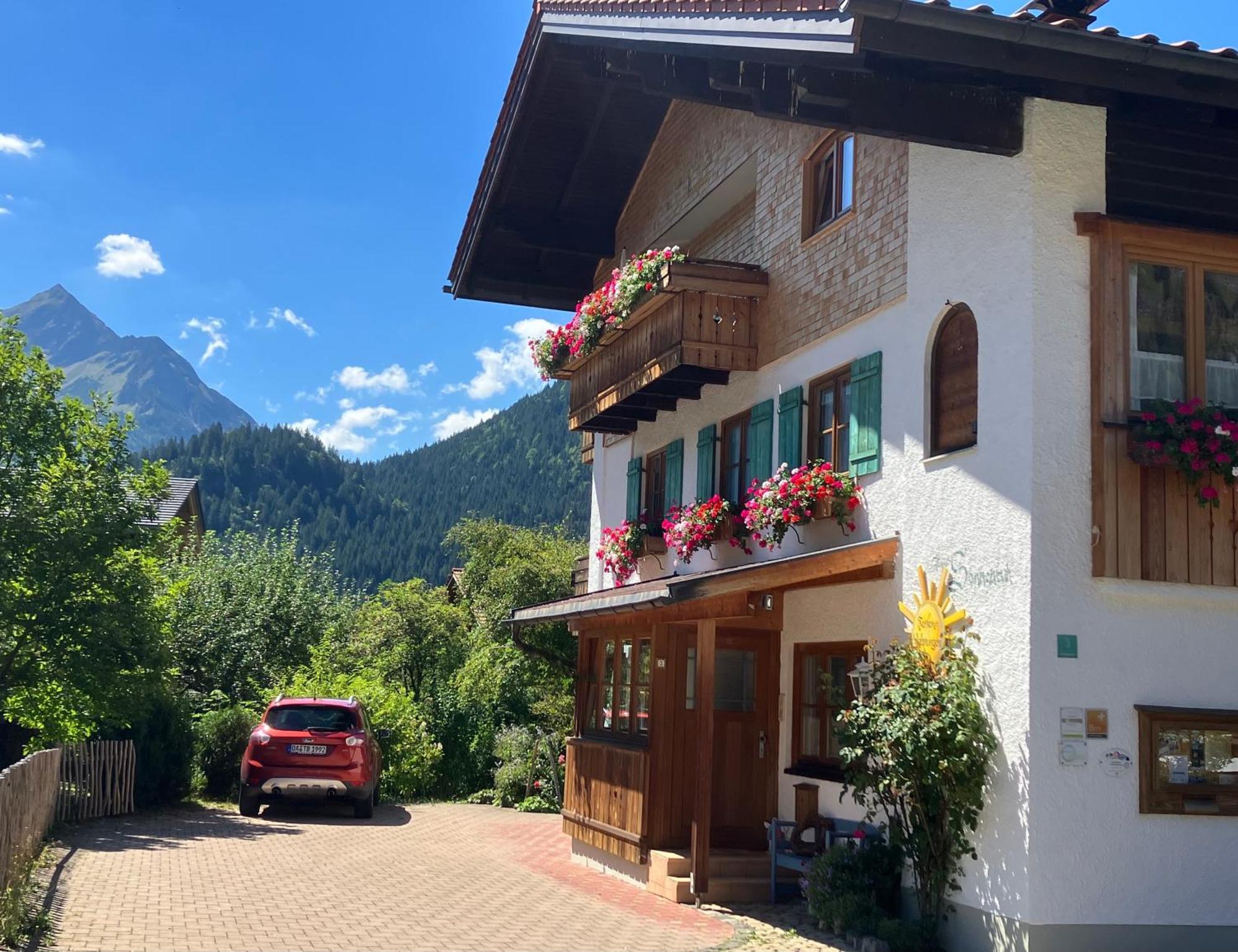 Haus Sonnenruh Apartment Бад Хинделанг Екстериор снимка