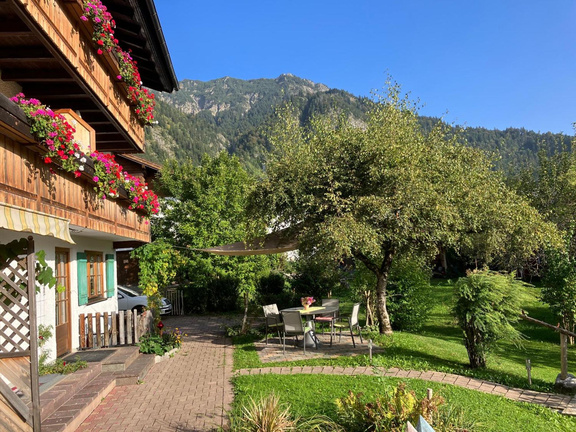 Haus Sonnenruh Apartment Бад Хинделанг Екстериор снимка